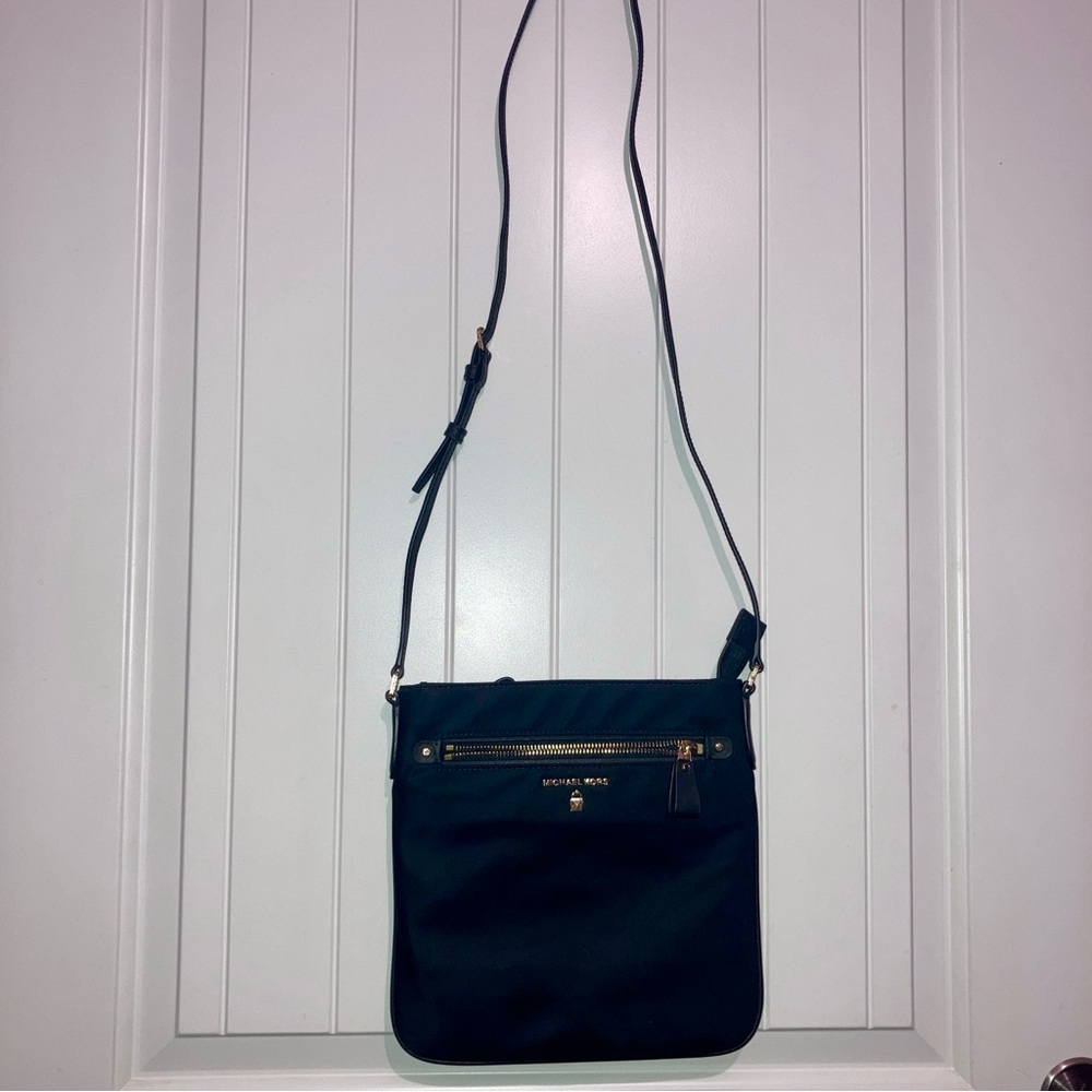 🆕 Michael Kors Kelsey Nylon Minimalist Black Crossbody Bag - Picture 8 of 13
